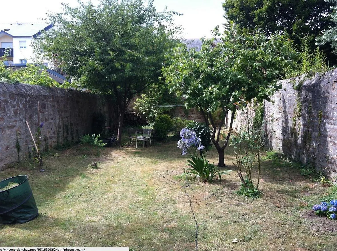 Проживание в семье Bedroom For 2 House With Garden Lorient Downtown